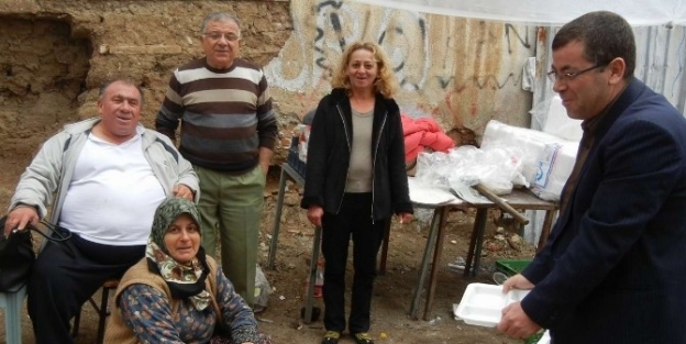 Edremit’te Dede Ferit’ten Yemek Hayırı