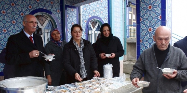 Bayan Muhtardan Aşure İkrami