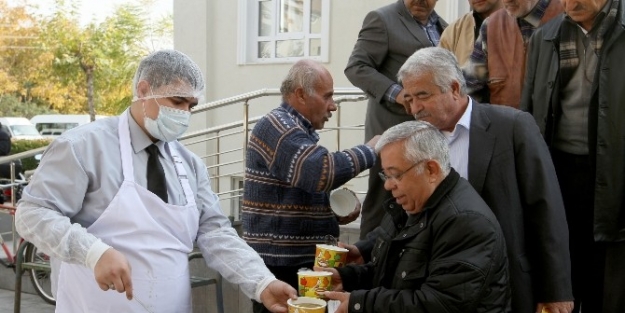 Naksan Holding 25 Bin Aşure Dağıttı