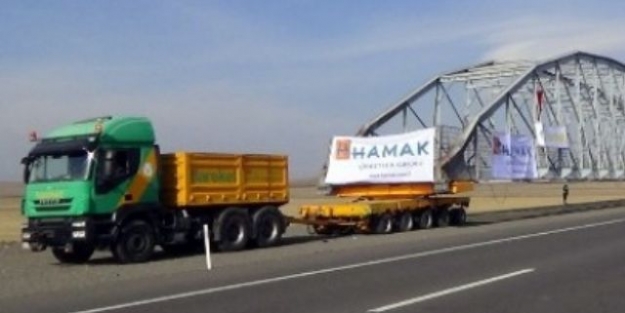 Tarihi köprü TIR üstünde