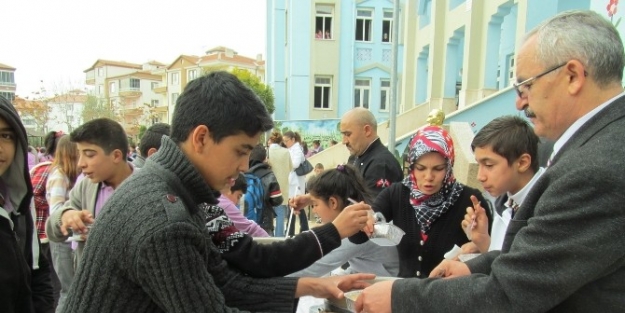 Aksaray’da Bin 100 Öğrenciye Aşure İkram Edildi