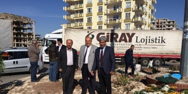 Hastane Kavşağında Çiçeklendirme Çalişmasi