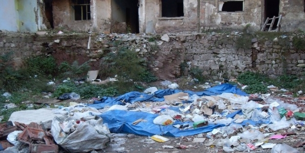 İzmit’te Metruk Alanlar Temizleniyor