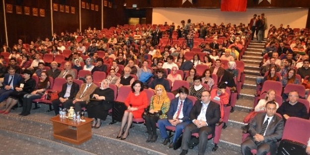 Dağıstan Devlet Üniversitesi Halk Şarki Ve Dans Topluluğundan ’benim Dağıstanım’ Konulu Gösteri