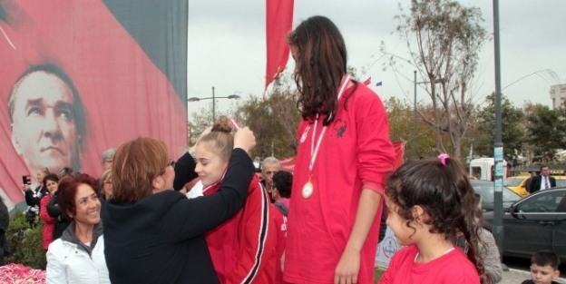 Konaklı Çocuklar Ata’sına Koştu