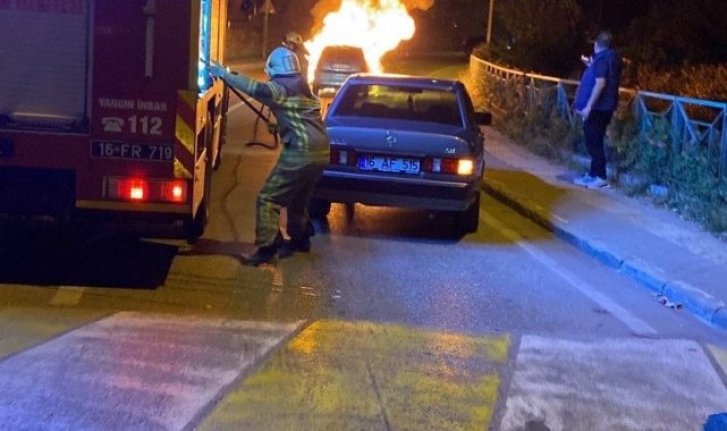 Bursa'da seyir halindeki araç yandı