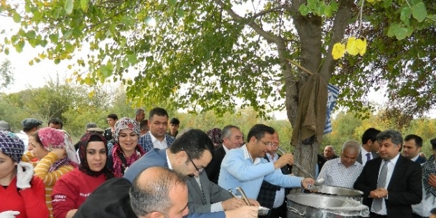 Kardeşlik Kazanı Hasandede Türbesinde Kaynadı