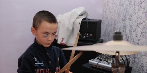 Minik Baterist Emirhan, Başkan Doğan’ı Gururlandırdı