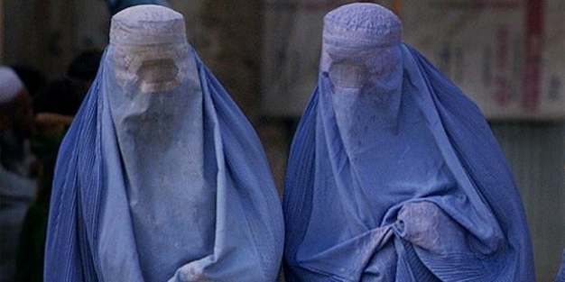 Okulda burka giymek yasaklandı