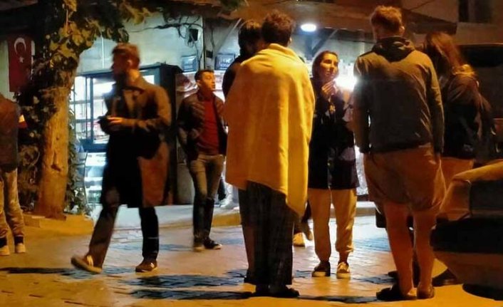 İzmir depreminde acı haber: Balkondan atlayan genç hayatını kaybetti