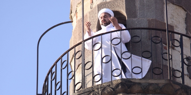 Kethüda Camiisi'nde 327 yıl sonra yeniden ezan okundu