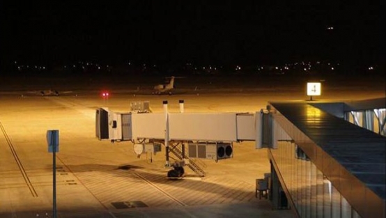 Elektrik kesintisi uçaklara zorunlu iniş yaptırdı