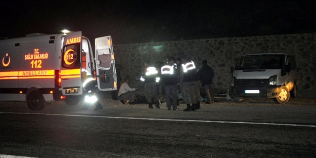 İşçi minibüsü takla attı! Çok sayıda yaralı var