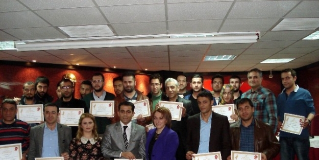 Eczacı Teknisyenleri Kozmetoloji Belgesi Aldı