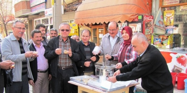 Bayan Belediye Meclis Üyesinden Aşure İkrami