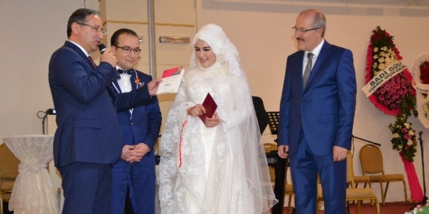 Belediye Başkanı Oğlunun Nikahını Kıydı