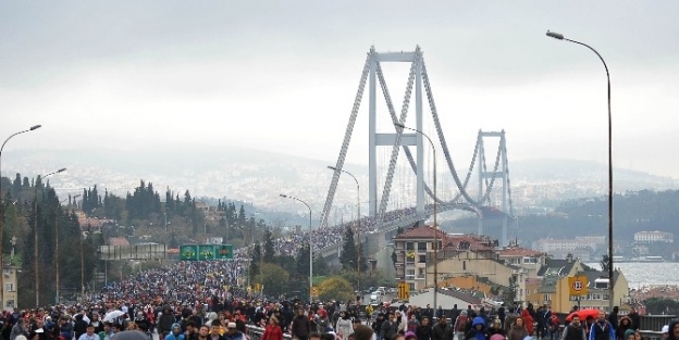 Yüz Binler İstanbul Aşkına Koştu