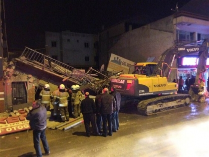 3 katlı bina yerle bir oldu