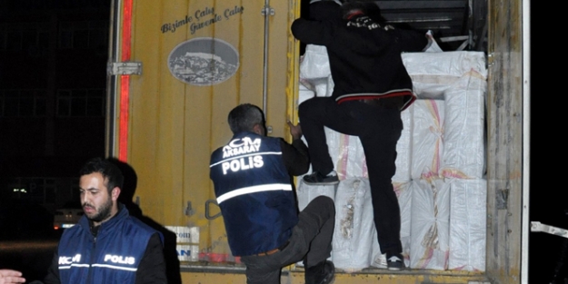 Mühür sahte, sigaralar kaçak!