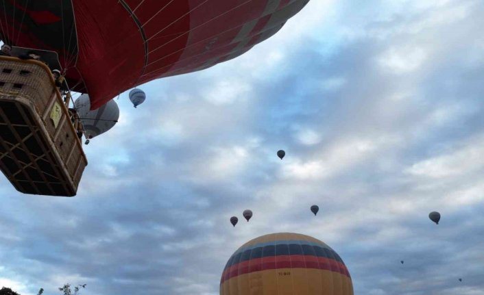 Kapadokya'da balon uçuş rekoru kırıldı!