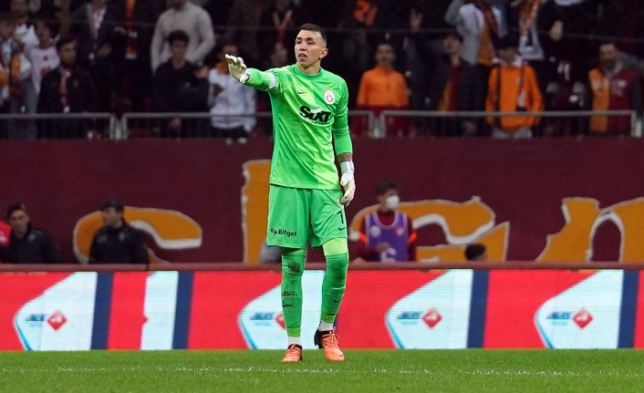 Fernando Muslera'nın Beşiktaş derbi karnesi