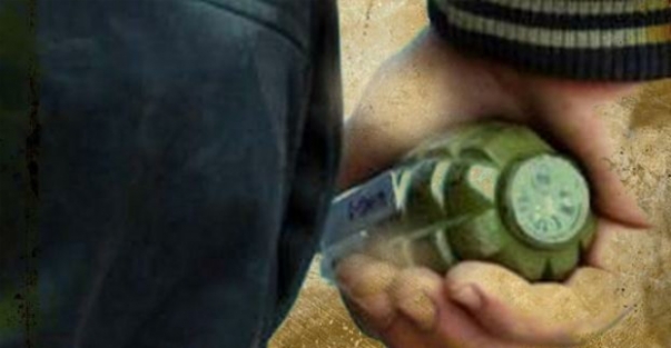 Okulda el bombası patladı