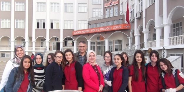 Şehzade Mehmet Koleji Yemek Kulübü Aşure Dağıttı