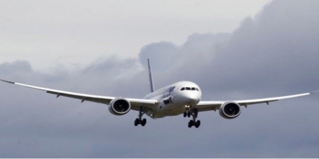 Uçakta bomba alarmı!