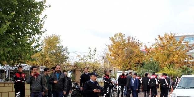 Polis Okul Önlerinde Ve Çevresinde Polis Uygulama Yaptı