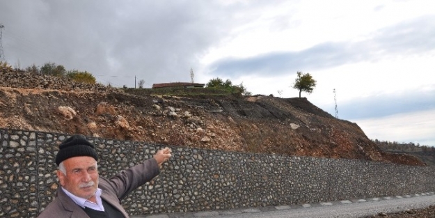 Kıbrıs Gazisi Bozulan Yolunun Yapılmasını İstiyor