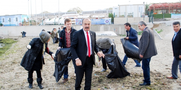 Mudanya sahili öğrenciler tarafından temizlendi