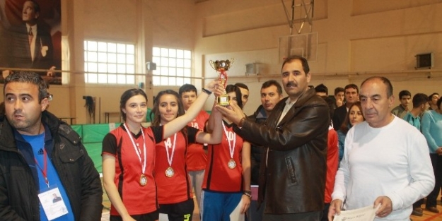 Erzincan’da Masa Tenisi Müsabakaları Düzenlendi