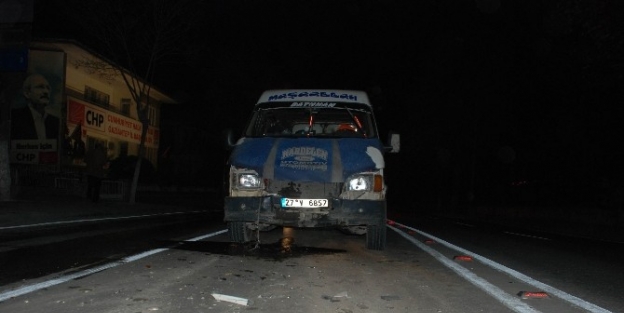 Ehliyetsiz Ve Alkollü Sürücü Ticari Taksiye Çarpti, 1 Yaralı