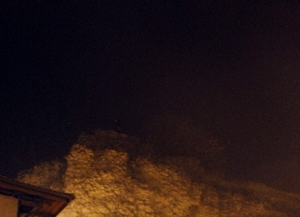 Sevgilisini Başka Biri İle Yakalayınca Kayalıklardan Atlamak İstedi