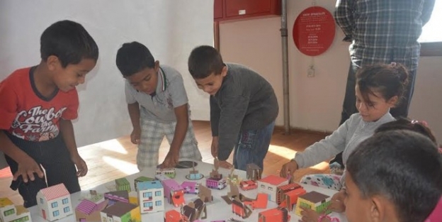 Minikler  "haydi Oynayalım" Sergisini Gezdi