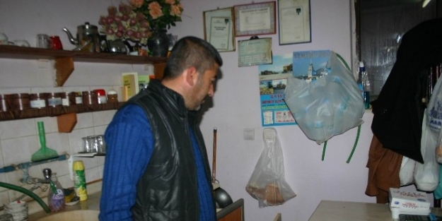 Gemerek’te Kahvehaneden Bin 500 Lira Çaldilar