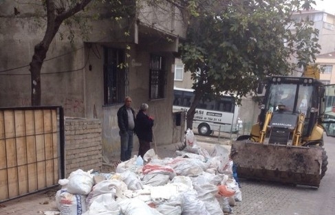 Dilovası’nda Moloz Ve Atıklar Toplanıyor