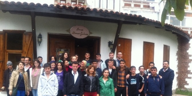 Sanat Galerisi Çok Yoğun