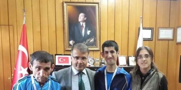 Burhaniye’de Özel Sporculara Kaymakam Teşekkürü