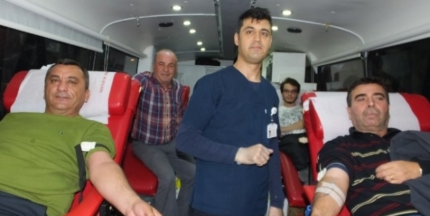 Burhaniyeliler Kan Bağışında Öncü