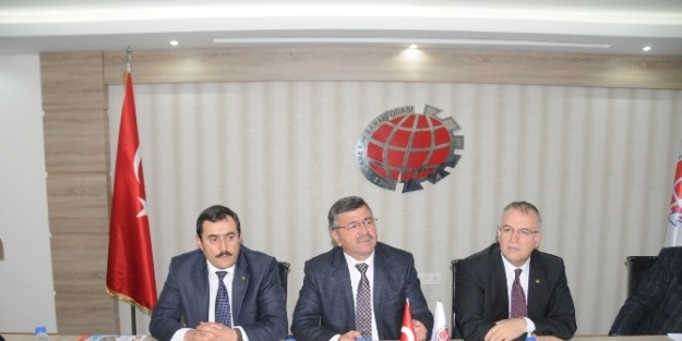 Belediye Başkanı Akdoğan Ticaret Ve Sanayi Odasını Ziyaret Etti