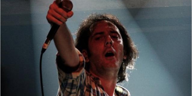 Ünlü sanatçı yaralandı