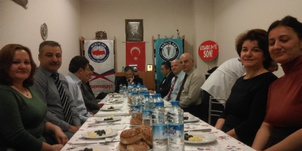 Ak Parti’den Sağlık-sen Şubesine Ziyaret