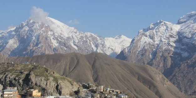 Hakkari’de Yağışlar Yerine Güneşli Havaya Bıraktı