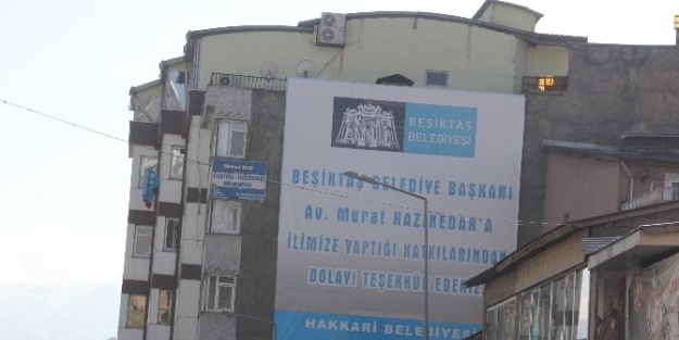 Beşiktaş Belediyesi’ne Dev Pankartlı Teşekkür