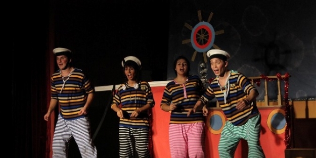 Edirne’de ‘oyun Gemisi’ Adlı Çocuk Tiyatrosu Sergilendi