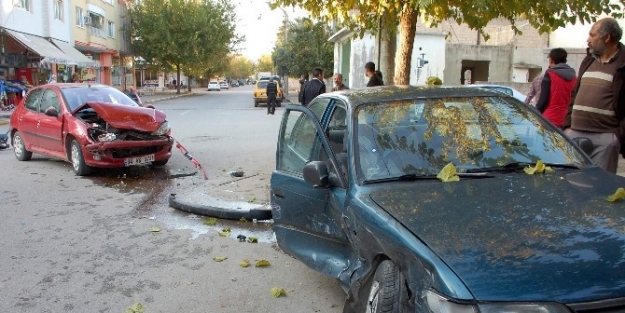 Otomobiller Çarpişti: 1 Yaralı