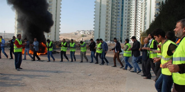 Havaalanı yolunda halaylı eylem