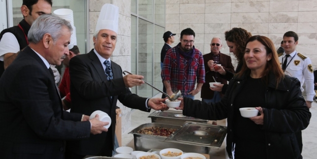 Nilüfer Belediyesi'nden aşure ikramı