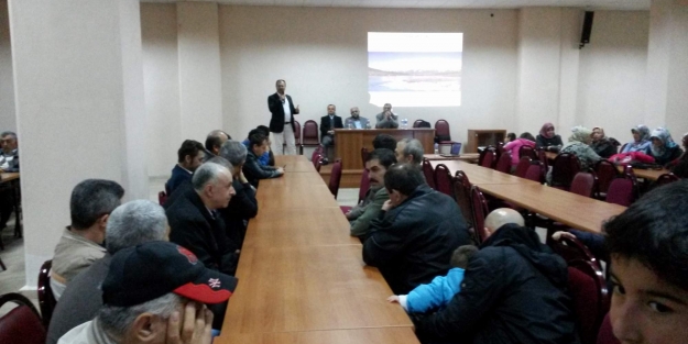 Gököz-Der vatandaşlara aşure dağıttı